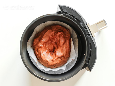 Air Fryer Keto Chocolate Pavlova